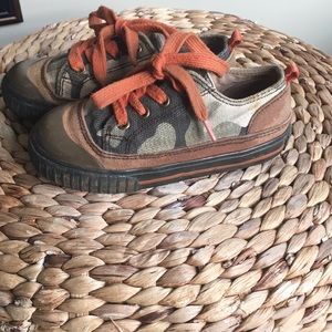 Old Navy boys camo lace-ups